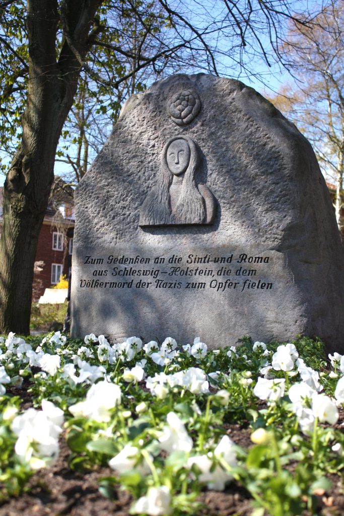 Gedenkstein SintiRomaSH